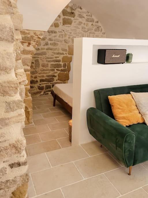 Studio Spacieux De Caractere Montaren-et-Saint-Médiers Extérieur photo